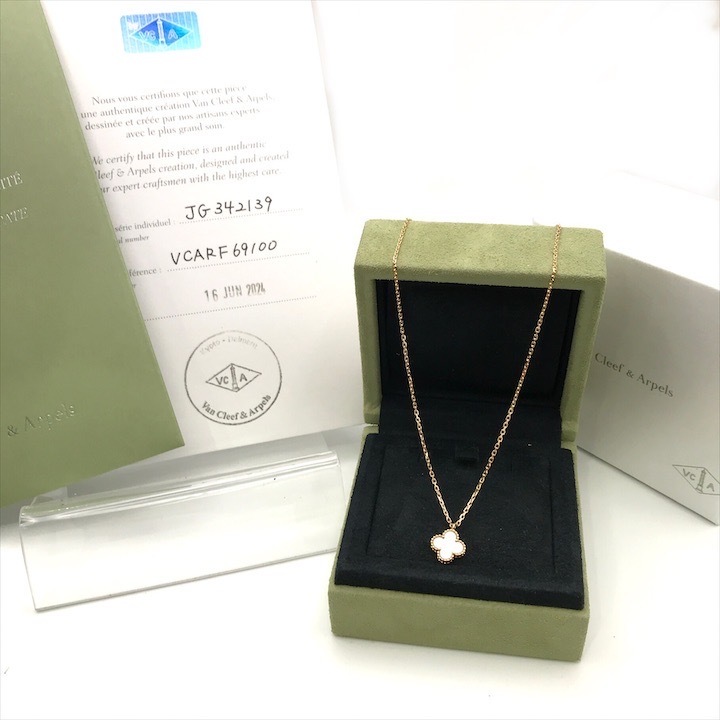 美品 Van Cleef ＆ Arpels ヴァンクリーフ 2024年製 スウィート アルハンブラ シェル マザーオブパール 750 ネックレス 箱付き a9662