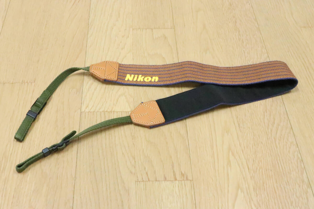 Nikon（ニコン）ストラップ　茶色×青×ゴールド　全長114㎝、太い部分の幅4.5㎝　カメラアクセサリー　中古品　【商品説明必読】