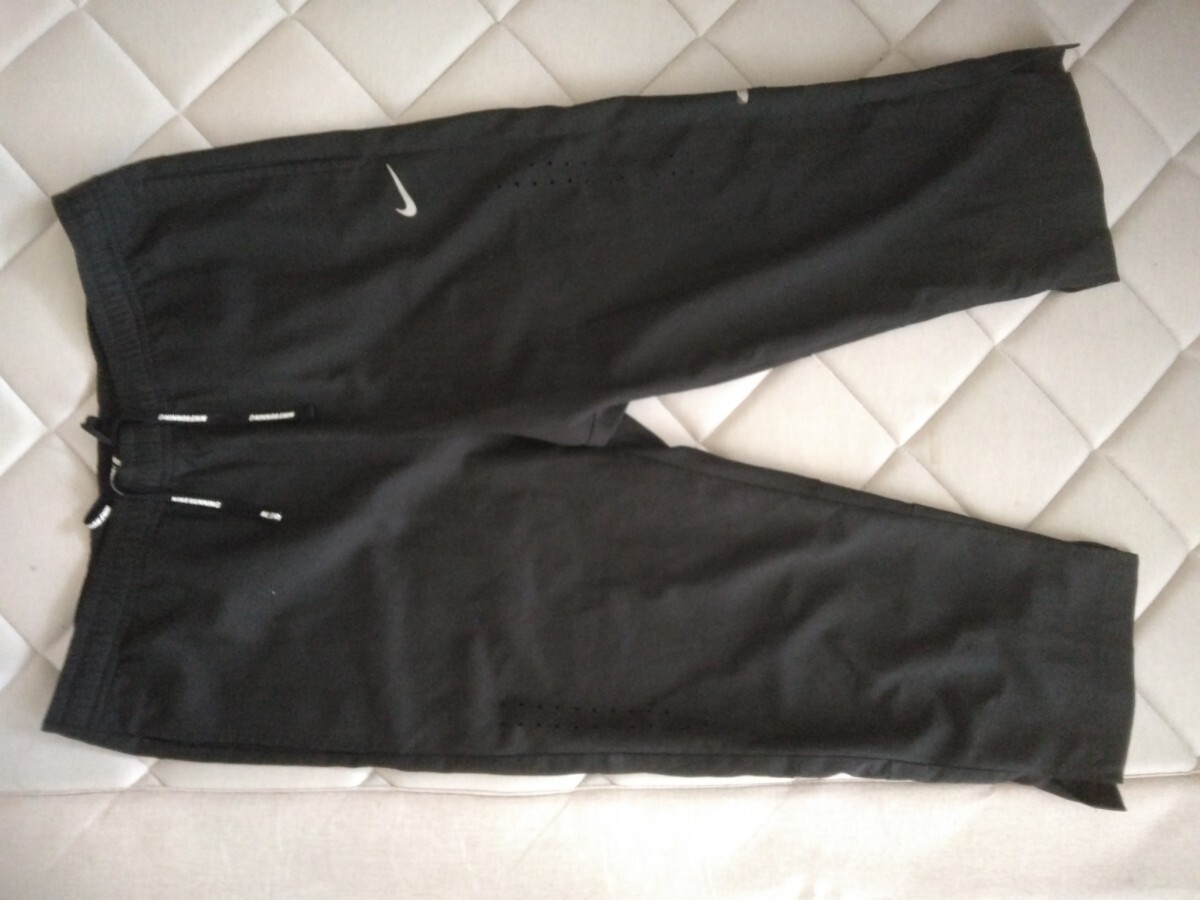 ナイキNIKE ドライフィット黒ハーフパンツ 黒レディース婦人服ブラックM膝下ボトムスDRI-FIT運動着スポーツウェアー半ズボン速乾ランニング
