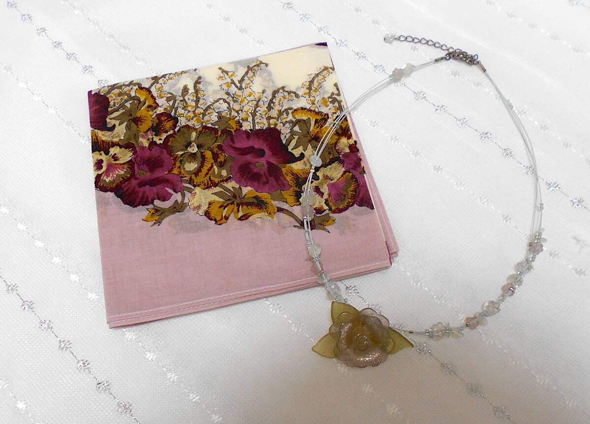 【送料込】未使用*非売品*L'EST ROSE*レストローズ*ノベルティ お花柄 ハンカチ 大判*レア*入手困難