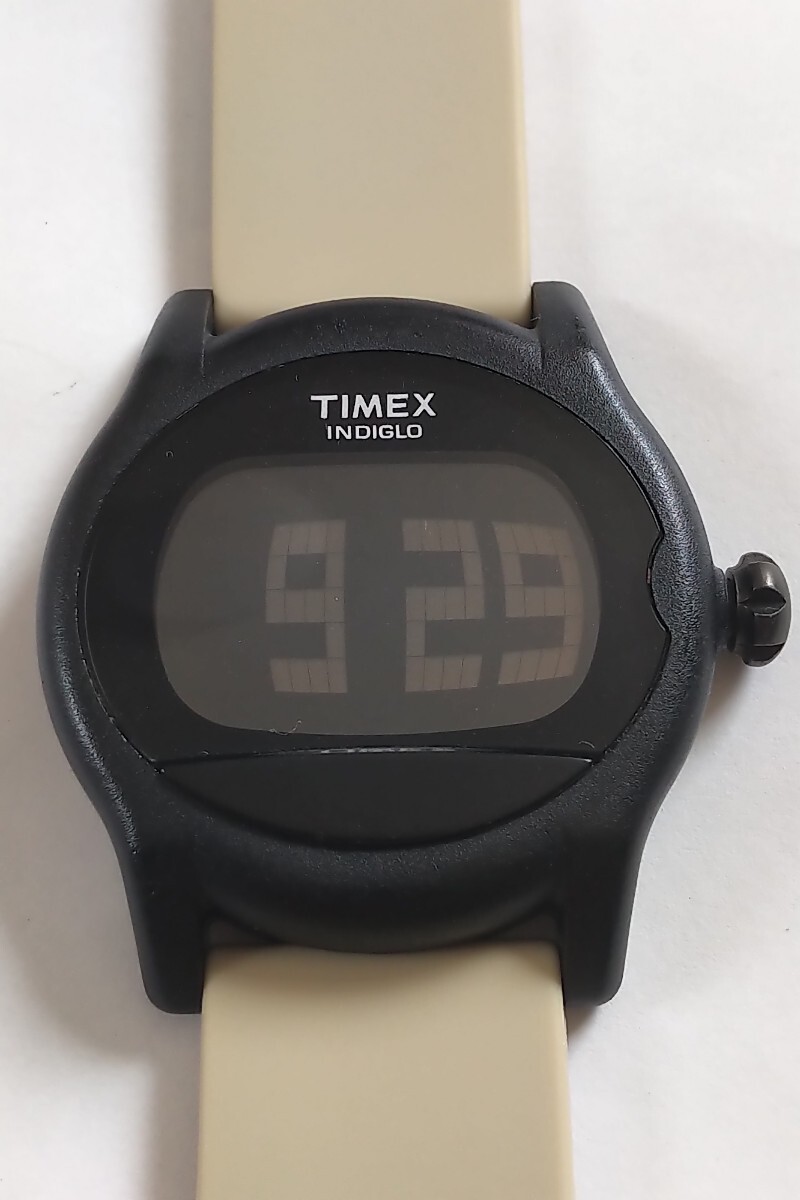 タイメックス TIMEX INDIGLO 電池交換済み リューズ操作のレアなデジタルウォッチ インディグロ モダンデザイン 意識の高いあなたにお薦め