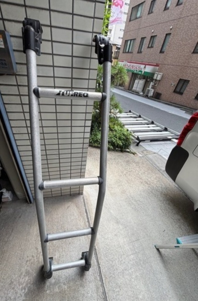 ハイエース キャラバンから外した　リアハシゴ　東京池袋　送料4000円 梯子はしご