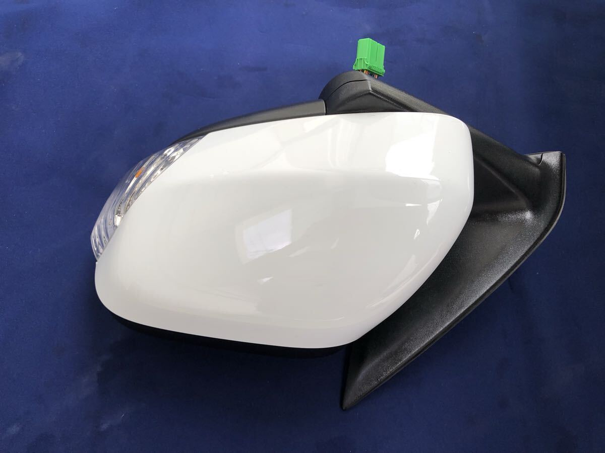 ボルボxc90左中古ドアミラー品番31218846
