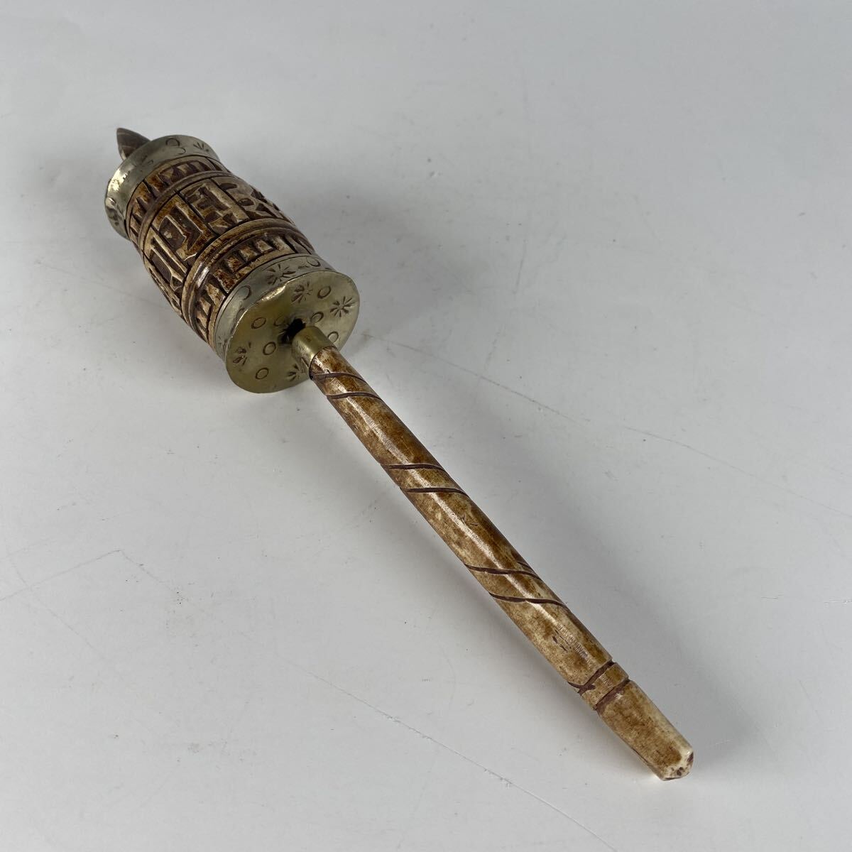 旧家整理品　マニ車　転経器　チベット　密教　仏教美術　骨董品　古美術品　仏具　法具　中国古玩　全長19.3cm 重量65g【83③】