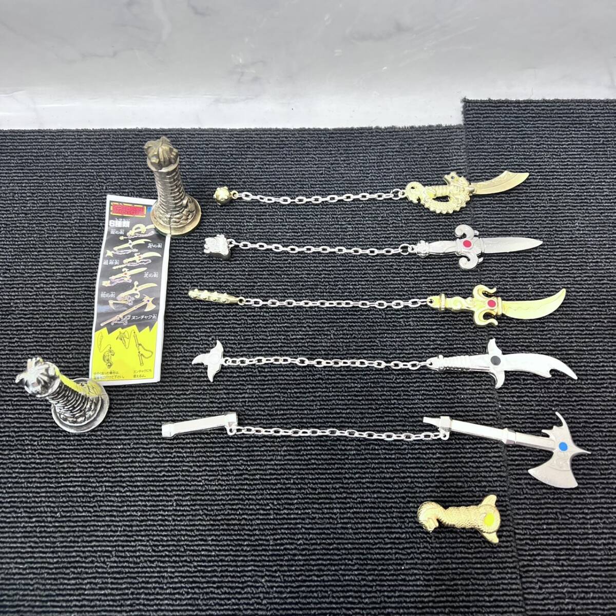 ガチャ 当時物 伝説の武器 パート3 パートⅢ パーツ不揃い 剣 棍棒 卍 龍 虎 蛇 ヌンチャク 駄菓子屋 おもちゃ 駄玩具　管理：コ⑭