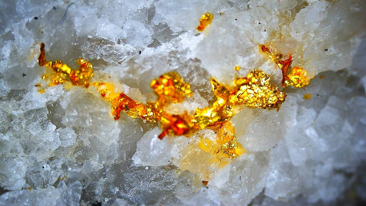 イタリアの自然金　gold 金　原石 
