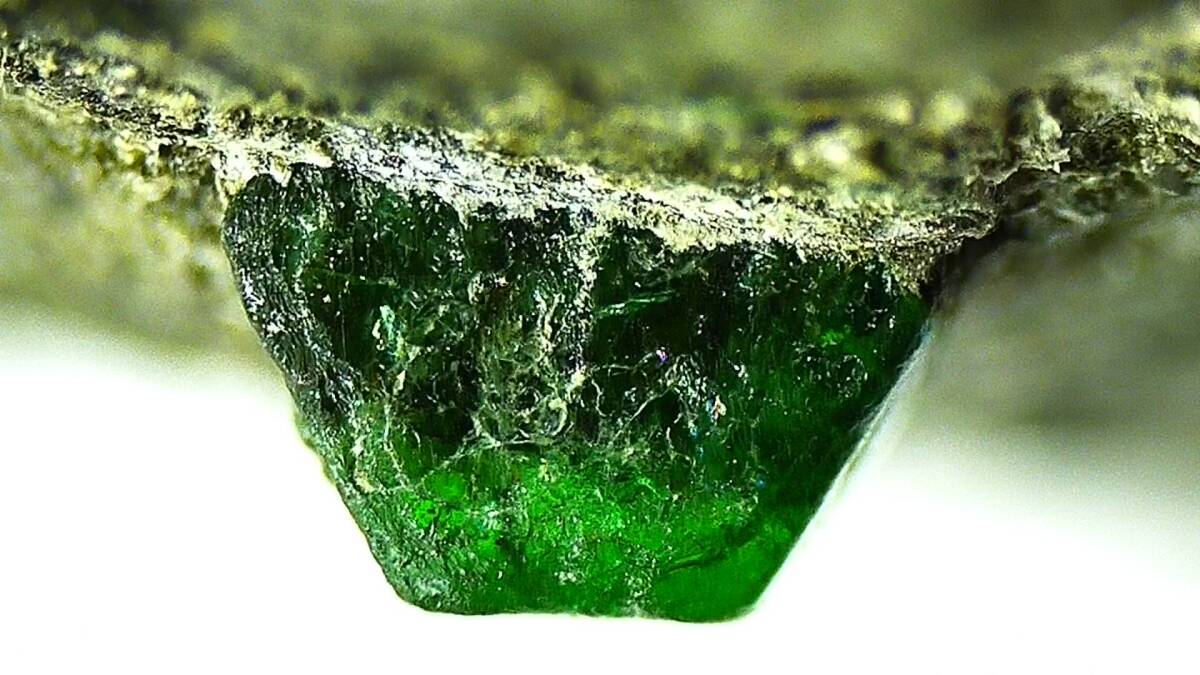 エメラルド原石　スワット渓谷　パキスタン産