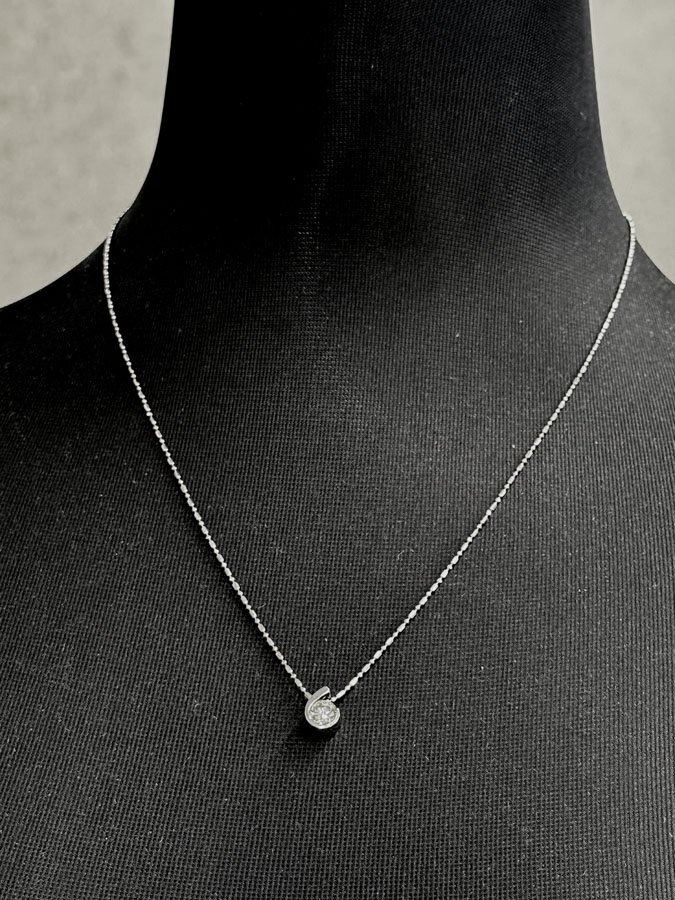 K18WG ホワイトゴールド　ネックレス ペンダントトップ　ダイヤモンド付き　0.5ct 3.2g