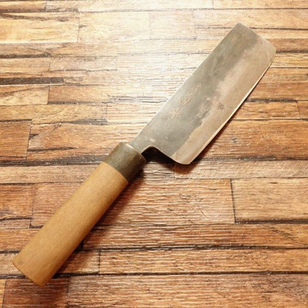 菊季 菜切包丁 研ぎ済 水牛柄 黒打 千草鋼 両刃 菜切り 160mm