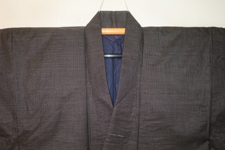 弐10846 本絹泥大島紬男着物 裄68丈141К80亀甲鉄茶褐色 美品未着用 カッコイイ着物だけシリーズ