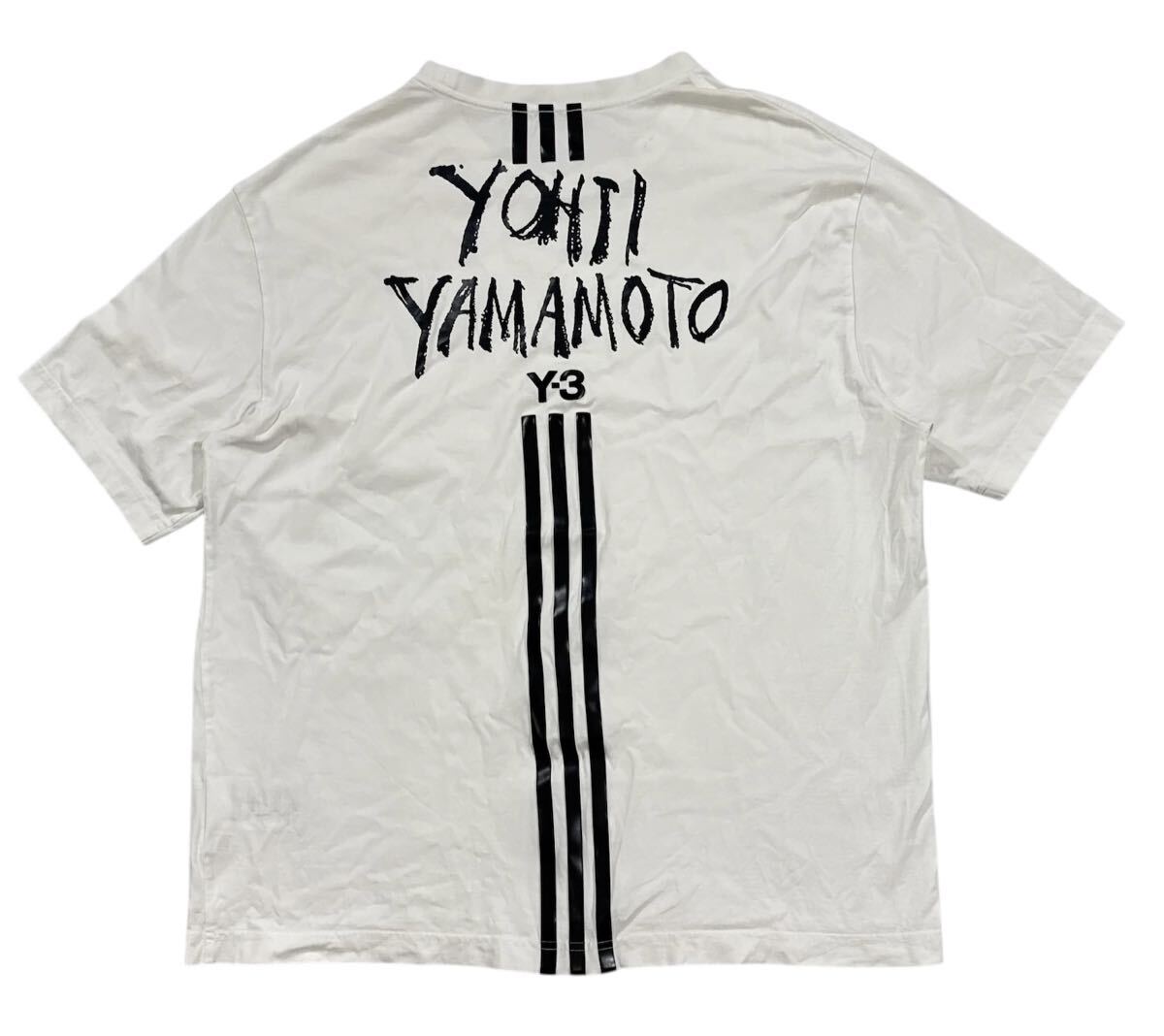 送料無料○ Y3 ワイスリー YOHJI YAMAMOTO ヨウジヤマモト × adidas アディダス ○ バック ビッグロゴ スリーラインプリント 半袖 Tシャツ