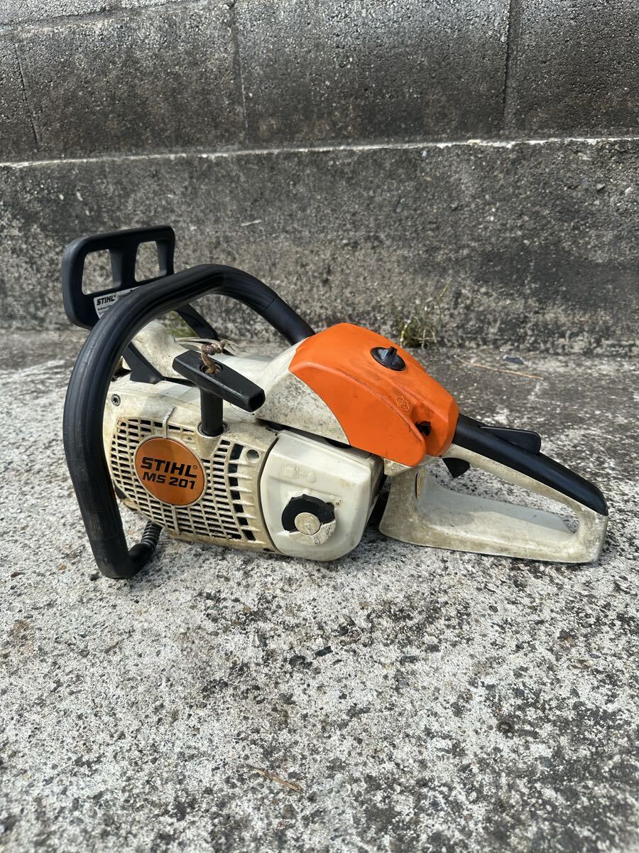 STIHL MS201C エンジンチェーンソー - エンジン始動