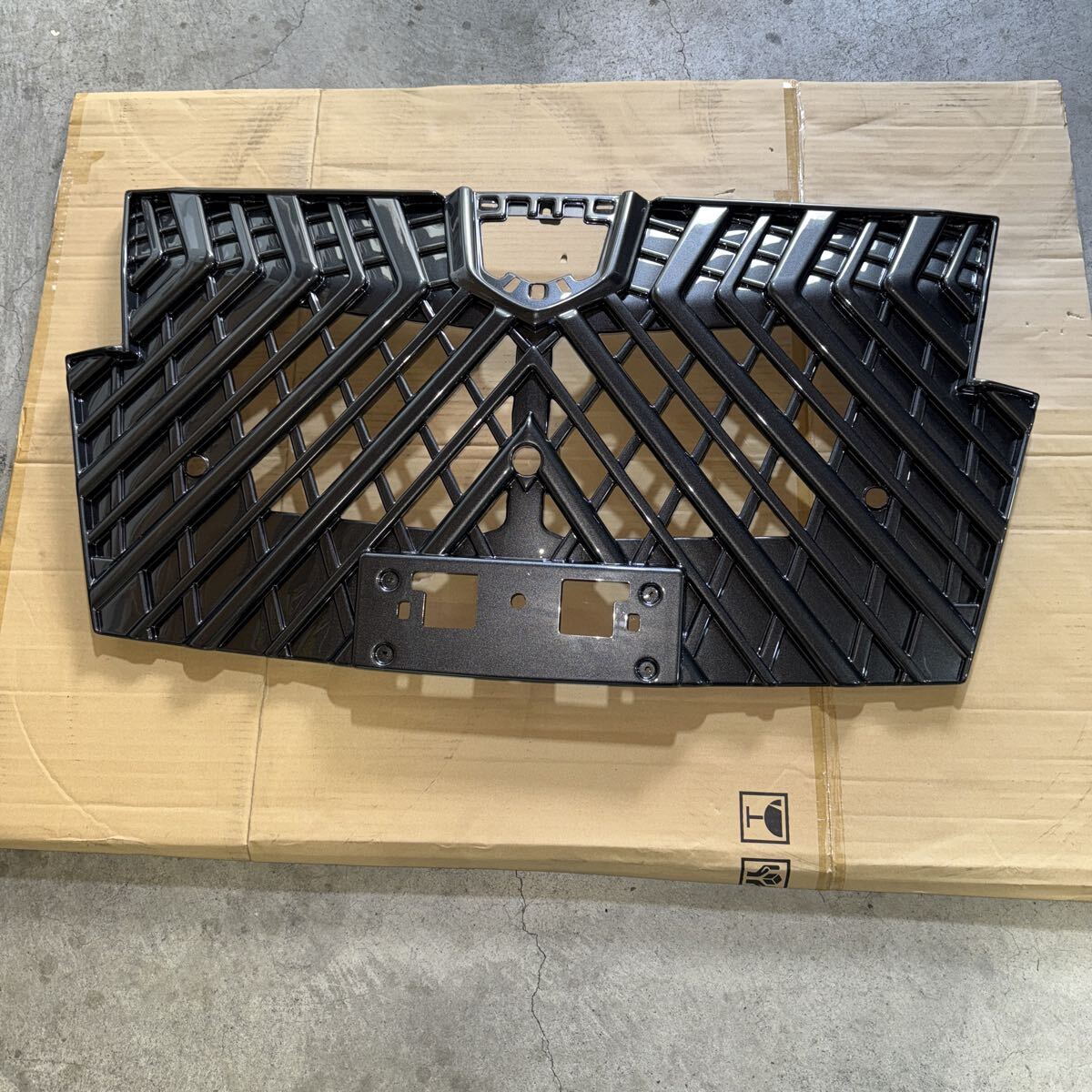 WALD 30系 アルファード後期用フロントグリル EXECUTIVE LINE (H29.12〜R5.05) 　AYH30W AGH/GGH3#W ABS製 ガンメタリック塗装済