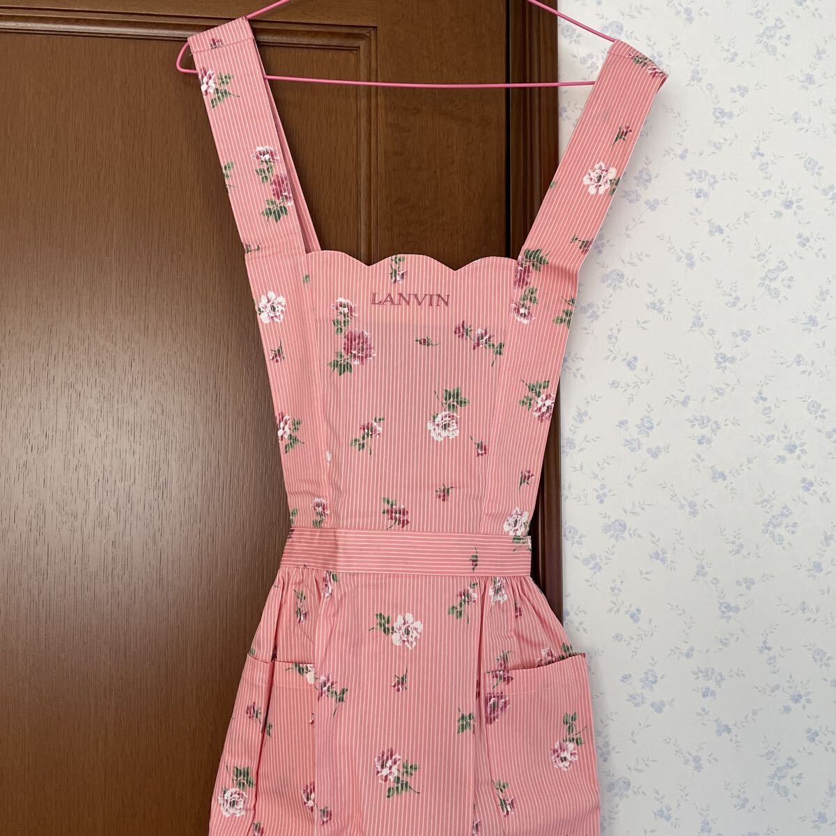ランバンエプロン 花柄　新品