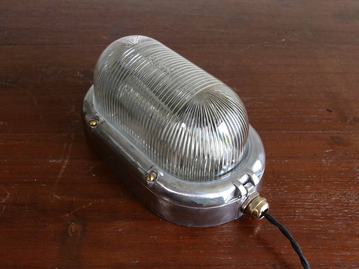  古い時代 イングランド カプセルランプ インダストリアル 工業系ランプ　ポリッシュ -357