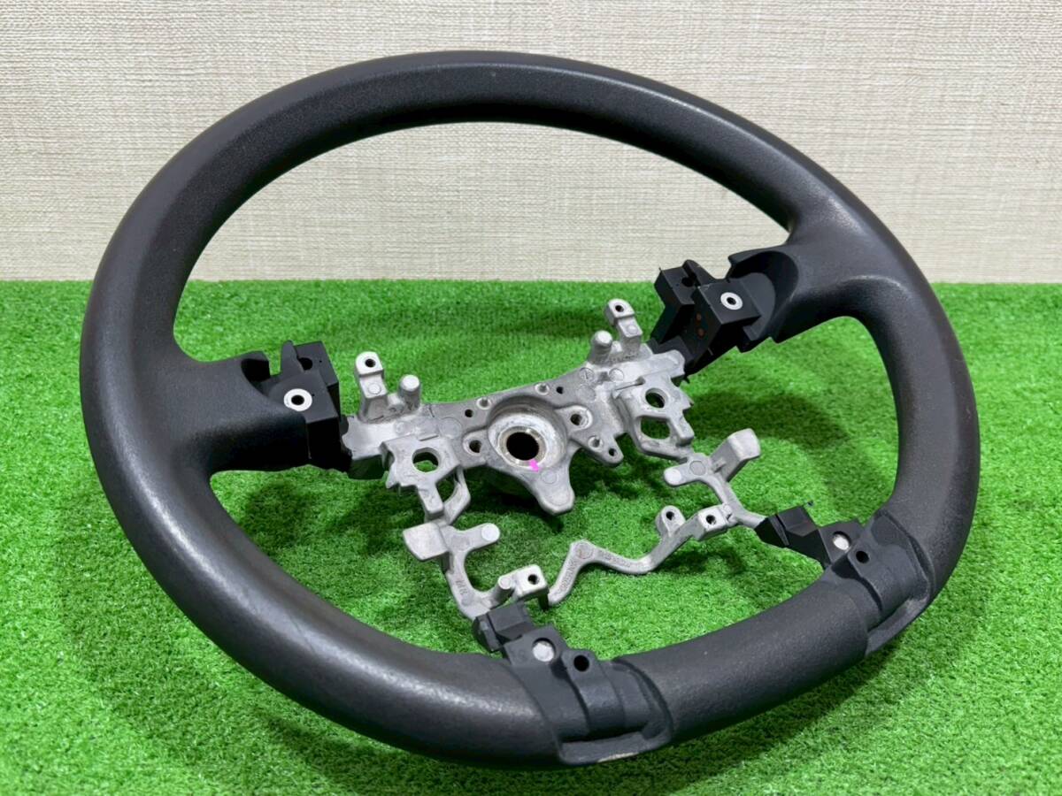 （M2042）NHP10　アクア　純正　ステアリング　ハンドル　ウレタン
