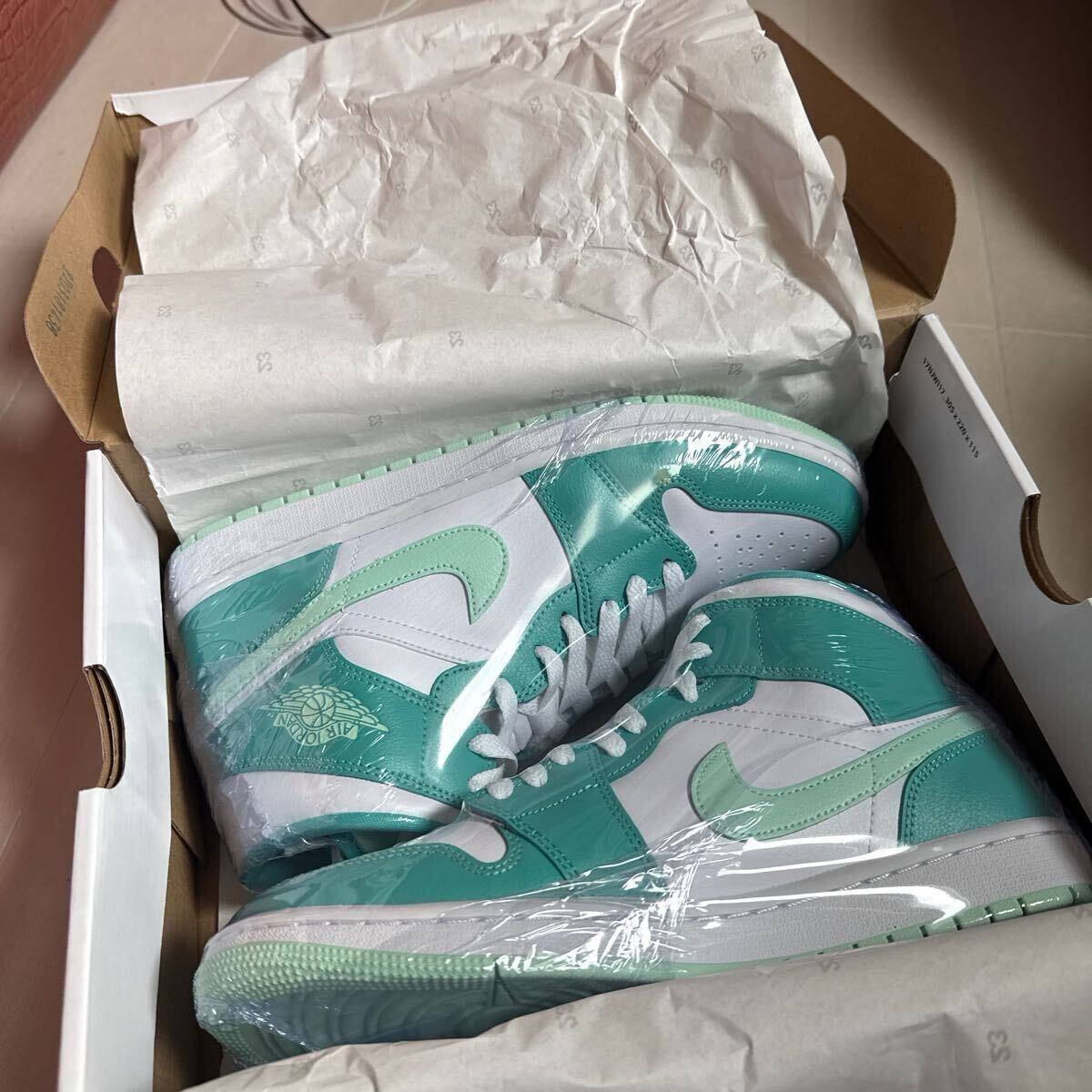 送料無料　新品未使用　希少　Nike Women's Air Jordan 1 Mid Marine Greenナイキ　ウィメンズ　エアジョーダン1ミッド27cm 海外正規品　