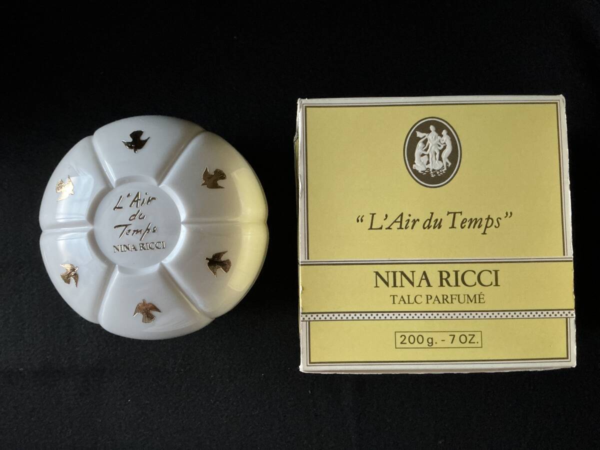 ニナリッチ　香水　『レールデュタン』　タルクパヒュメ　(パウダー)です。内容量200g