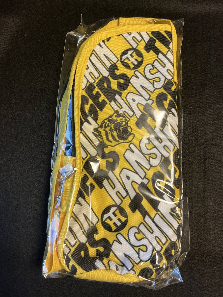 阪神タイガース ボトルホルダー です。 ミズノ　未使用 ハンドベルト付　直径約7cm タテ約23.5cm