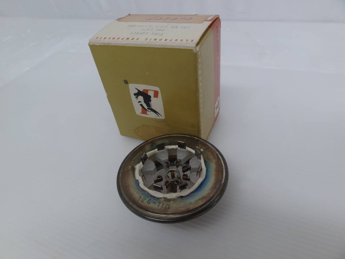 〈E.F.JOHNSON〉　真空管ソケット　124-110