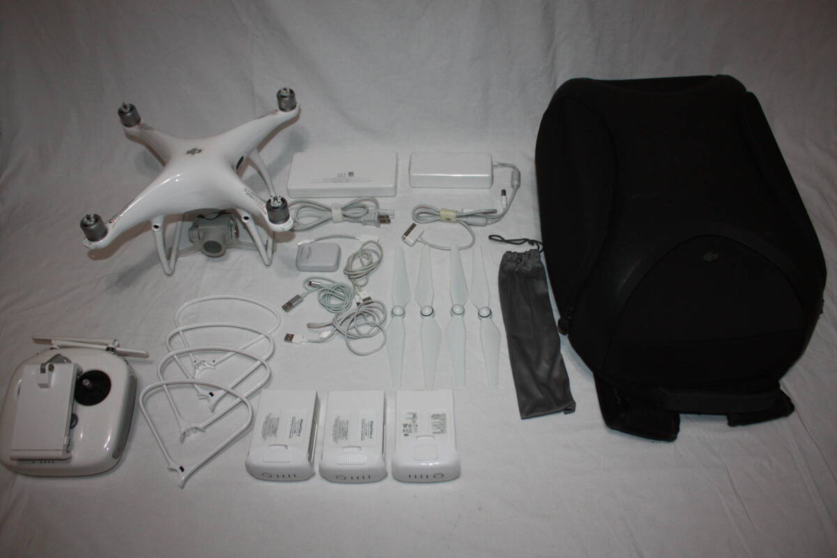 DJI　Phantom4 Pro + GL300E　新品同様　ドローン　コントローラー　他付属品　(検索：ファントム4、空撮、ビデオカメラ、一眼レフカメラ)