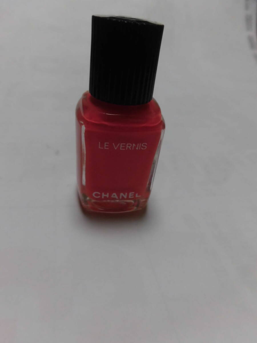 新品同様　 CHANEL ヴェルニ ロング トゥニュ 693 ネイル 　ジャスプ　13ml 　送料180円～
