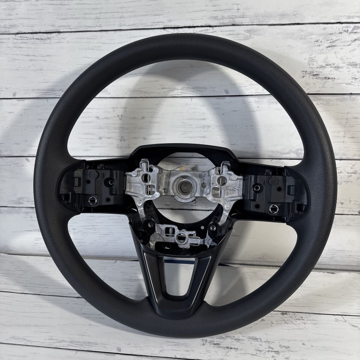 ダイハツ　ムーブキャンバス　 新車外し ステアリング ハンドル　LA850 2WD 送料込み