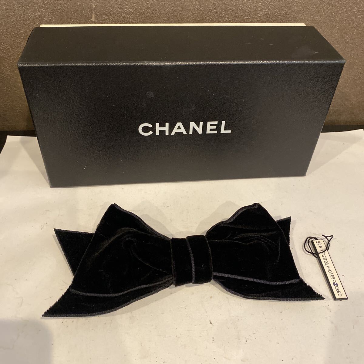 美品　CHANEL シャネル　ベルベット　リボンブローチ