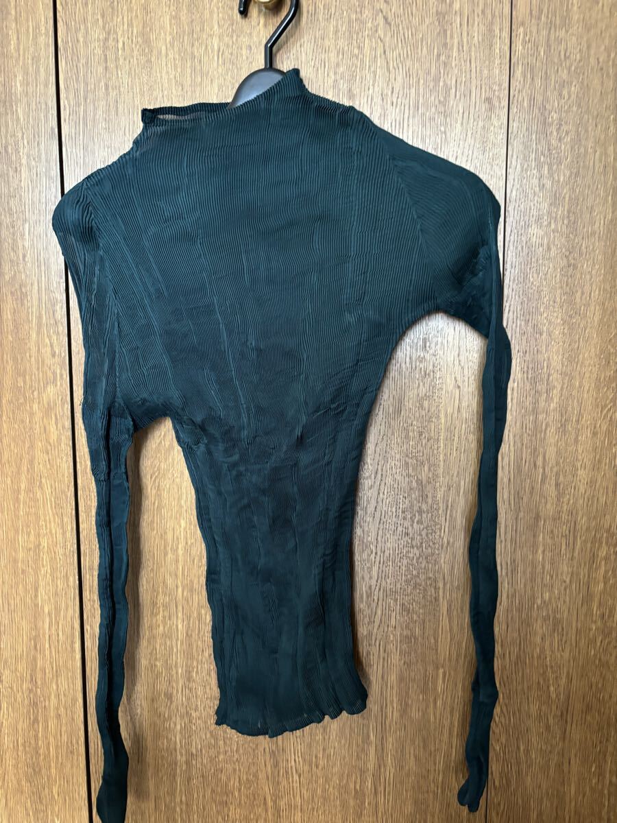 新品 未使用 PLEATS カットソー