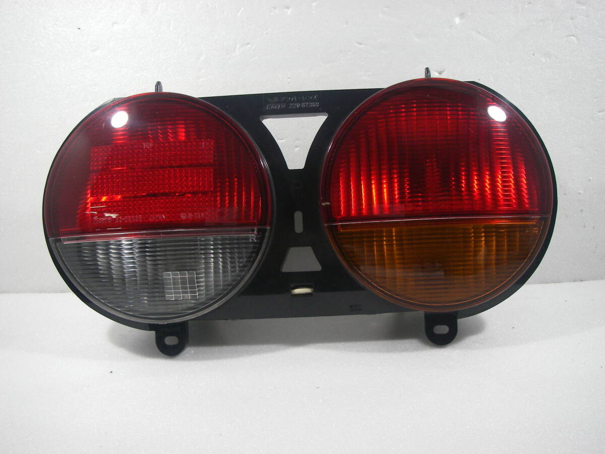 (80-N1) ミニキャブ U61V 中古純正右テールライト 220-87369