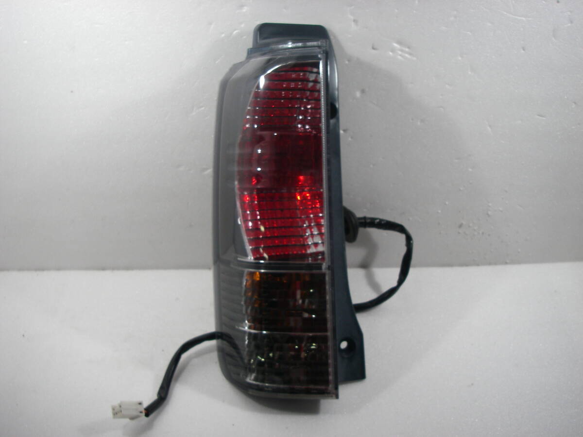 (80-N3) EKスポーツ H81W 中古純正左テールライト SAKAE RCL-004