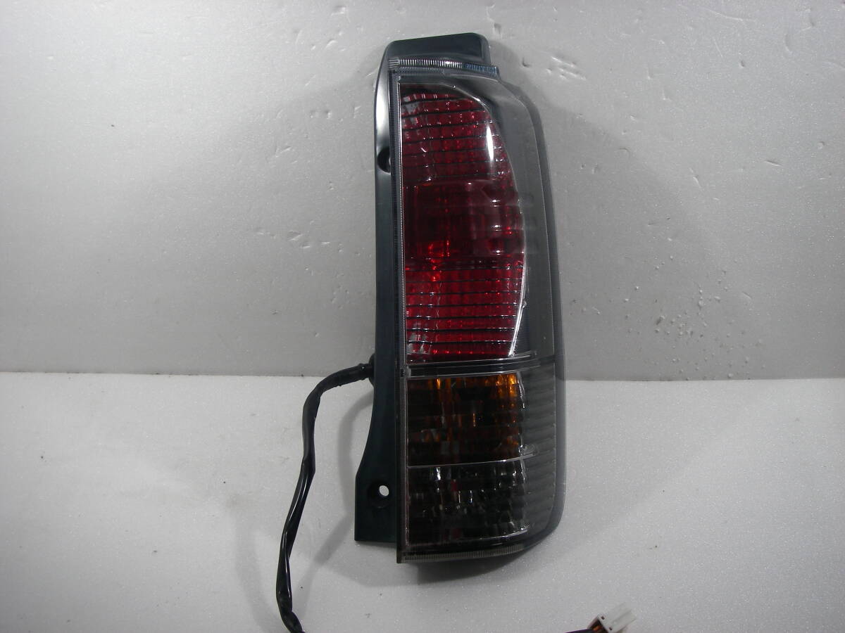 (80-N4) EKスポーツ H81W 中古純正右テールライト SAKAE RCL-004