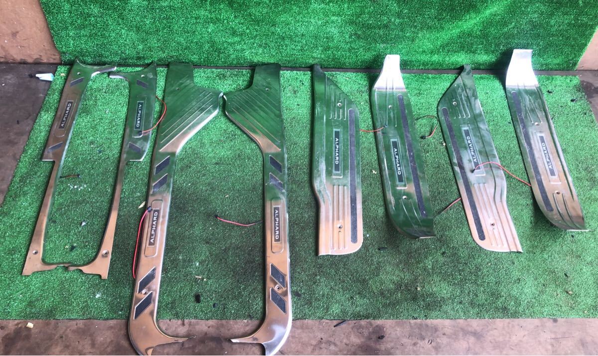 トヨタ アルファード-GGH20-2010年　スカッフプレート　C-8-5-4936番