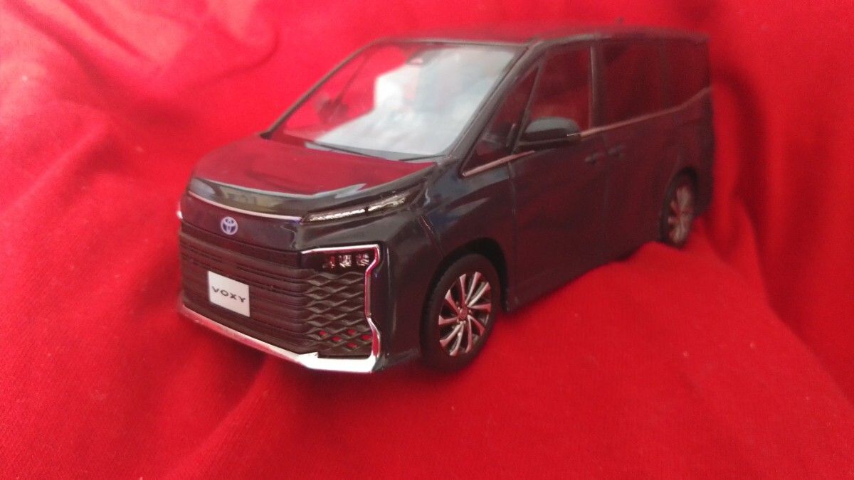 即 人気 トヨタディーラー限定 ヴォクシー 4代目 90系 前期型 マッシブグレー グレー 1L6 見本 非売品 1/30 ミニカー カラーサンプル 販促