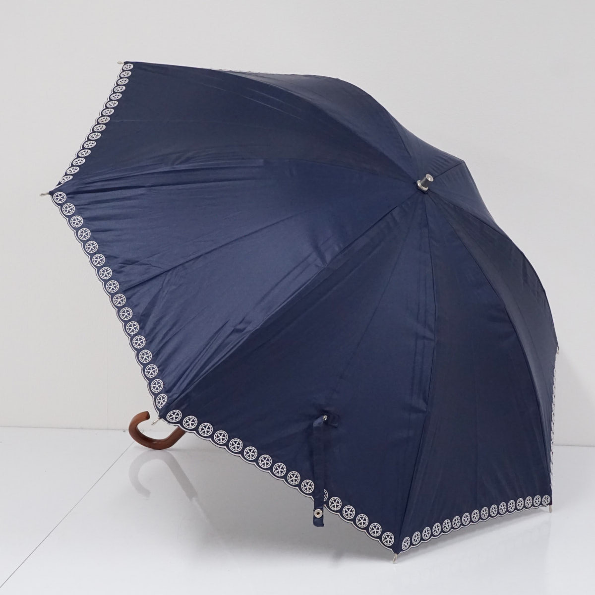 晴雨兼用日傘 Aquascutum アクアスキュータム USED美品 ネイビー 刺繍 グラス骨 遮光 UV 軽量 50cm A3072