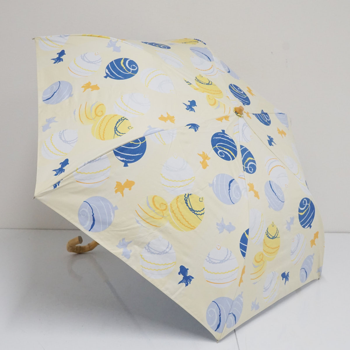 折りたたみ日傘 河馬印本舗 USED美品 晴雨兼用 水風船 和柄 UPF50+ 遮光 UV 薄卵色 寒竹手元 50cm FA9326