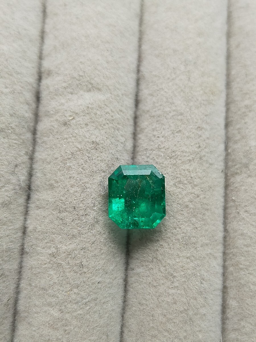天然エメラルド 2.682ct 2ct 2カラット NATURAL EMERALD コロンビア産 COLOMBIA ルース loose 鑑別書付 祖母緑 大粒