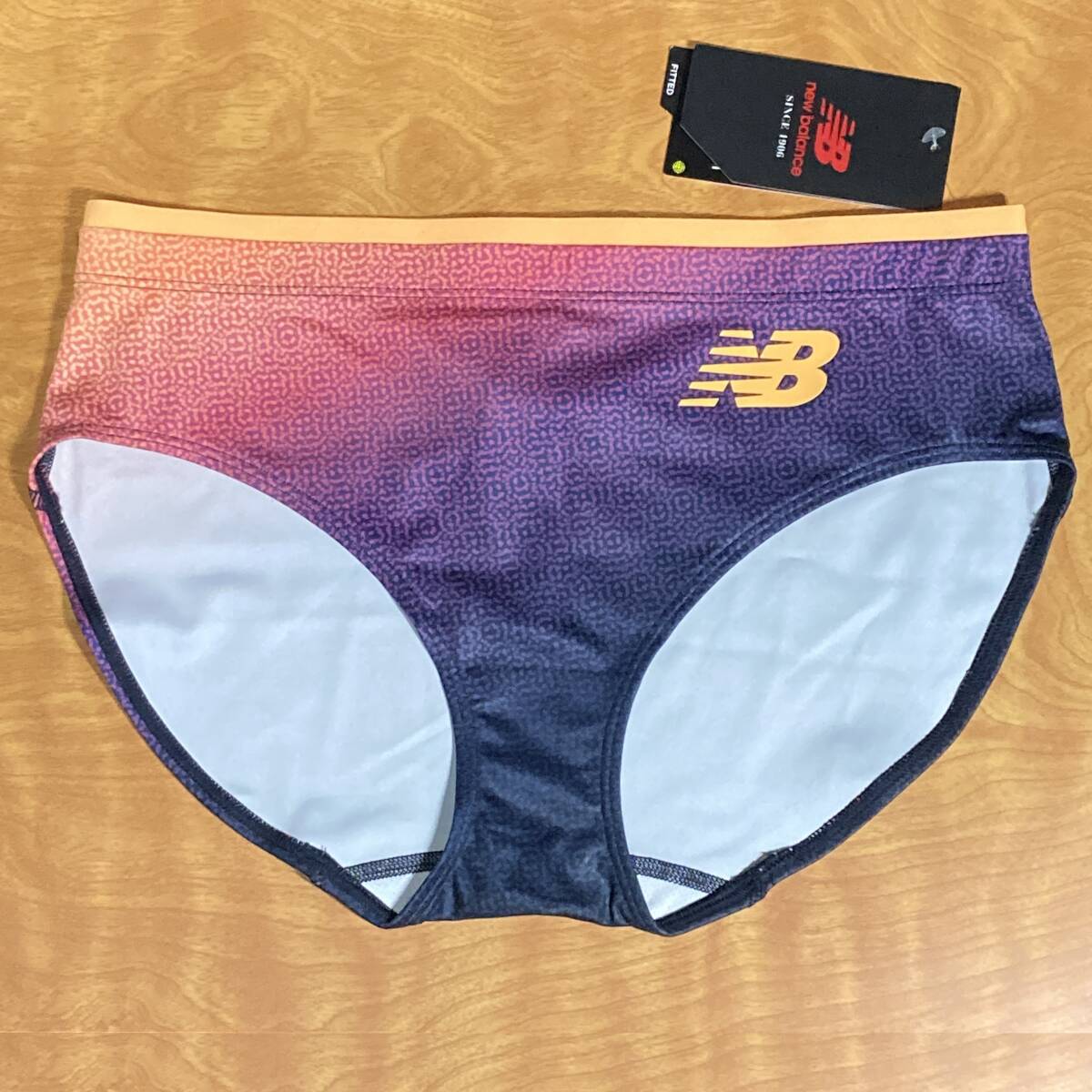 新品「NB/ニューバランス」 レーシングショーツ　日本/Mサイズ パープル系/実業団採用/陸上競技/ブルマ/コスプレ/コンペ/プロ