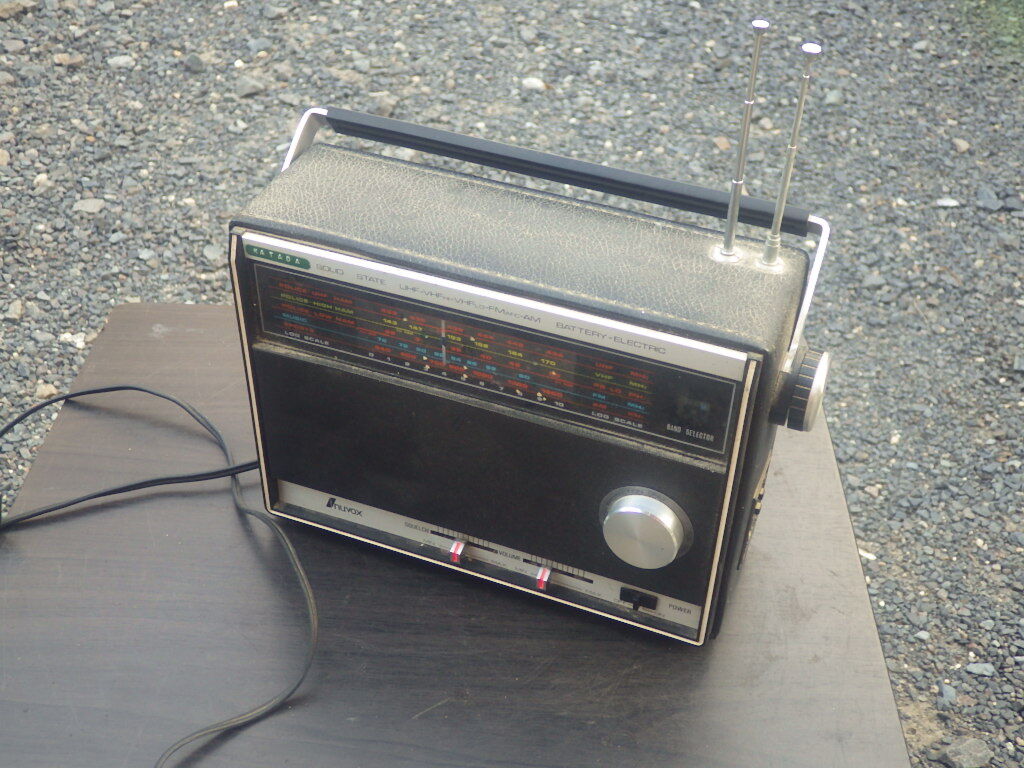『nuvox UHF-574 UHF-VHF-FM-AMラジオ』通電・AM、FMラジオ受信確認済 昭和レトロ アンティーク