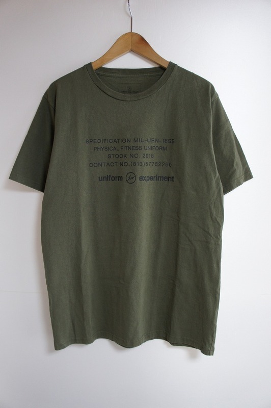 定番18SS uniform experiment ユニフォーム エクスペリメント UEN PHYSICAL FITNE Tシャツ 半袖カットソー UE-180071 カーキ813K