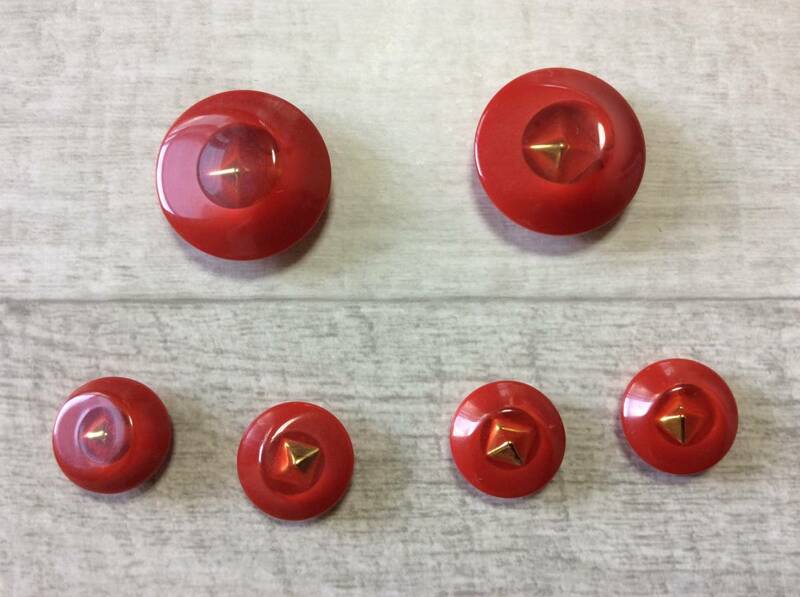 ☆☆8　レトロ風　ボタン　赤×金　高級ボタン　昭和　6個セット　送84円～