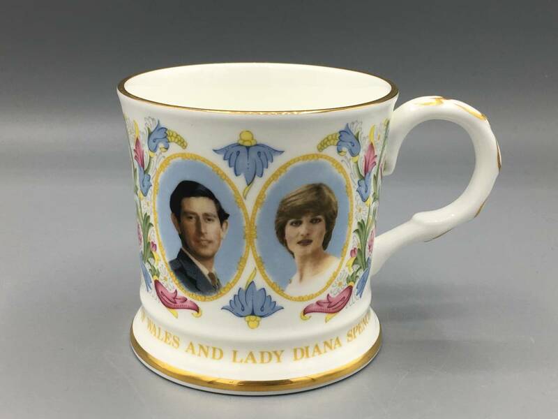 *美品 コールポート 1981年 チャールズ皇太子 ダイアナ妃 結婚記念 マグカップ 英国皇室 ロイヤルファミリー マグ (ウェッジウッドに統合)