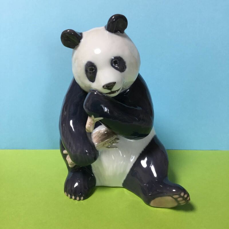 【 ロイヤル コペンハーゲン 】パンダ フィギュリン / 送料込 / 笹を食べるパンダ / ROYAL COPENHAGEN PANDA / Bear Seated Eating Bamboo