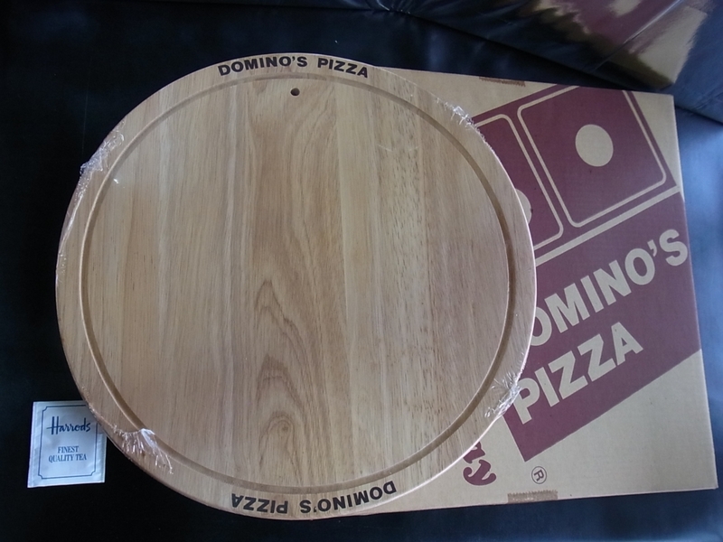 ★DOMINO'S PIZZA ドミノピザ☆木製 カッティングボード 円形まな板 丸いまな板 直径約40センチ,箱付/未使用 *長期個人保管品