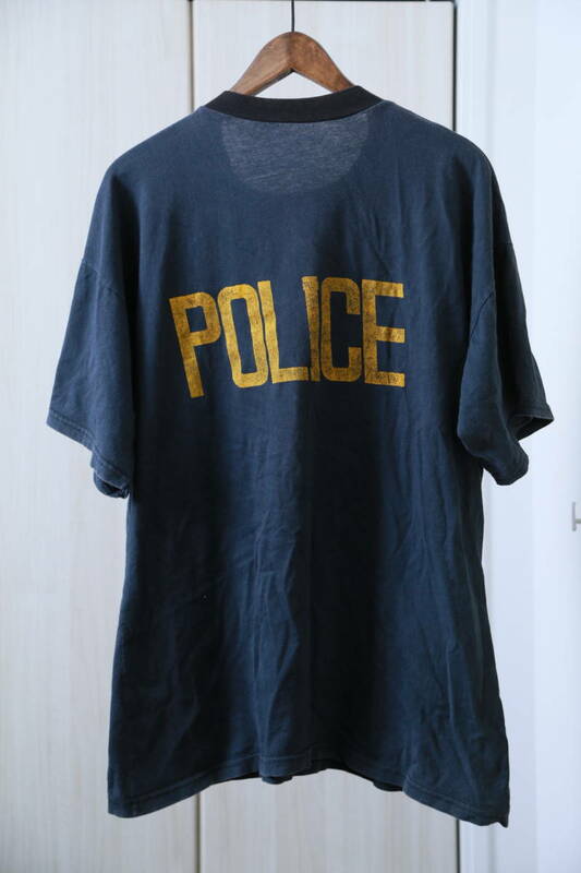 ★ヴィンテージ 80S U.S.AIR FORCE SECURITY POLICE プリント半袖Tシャツ　　古着ユーズド男性メンズLLXLネイビー紺藍アメリカポリス警察