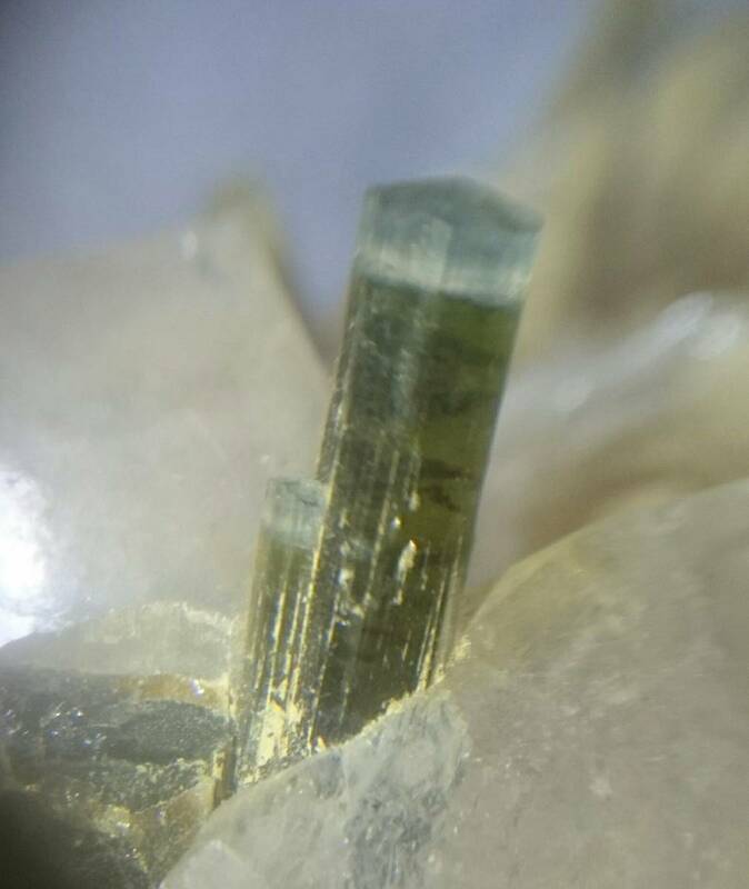 水晶上のトルマリン 産地パキスタン ギルギット シガーヴァレー／変わった形／電気石、クォーツ、雲母、マイカ