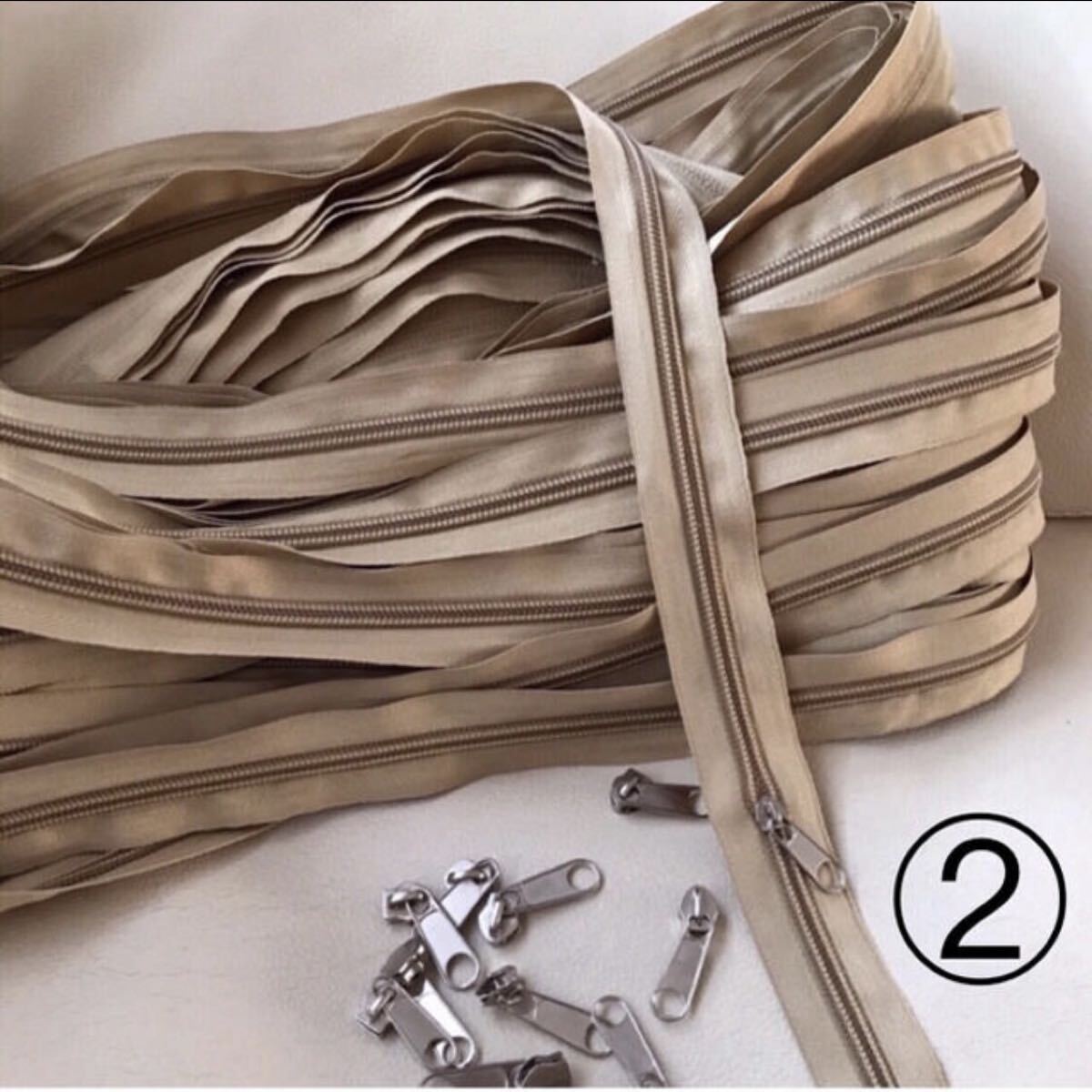 延長さファスナーとつまみ