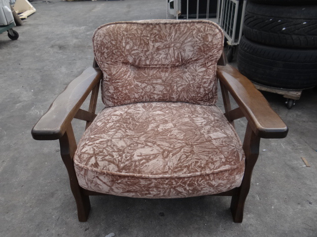 K0932 茨城県常総市　KARIMOKU カリモク シングルソファ 1P ラウンジチェア レトロ ビンテージ クラシック 家具 破れ無し 中古品