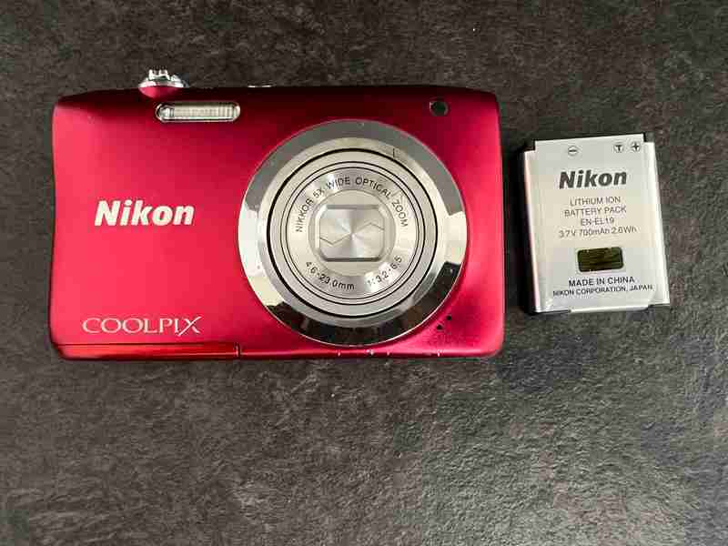 CT11511　Nikon COOLPIX A100 コンパクトデジタルカメラ