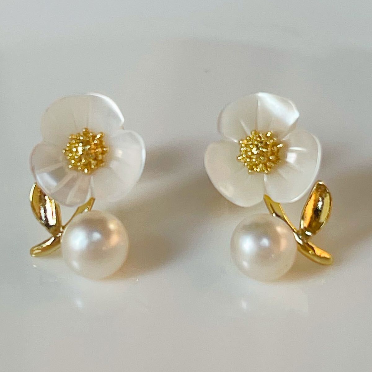 本真珠ピアス パール　白蝶貝殻 ベビーパール 6mm 花びら ピアス シルバー　天然 pearl 